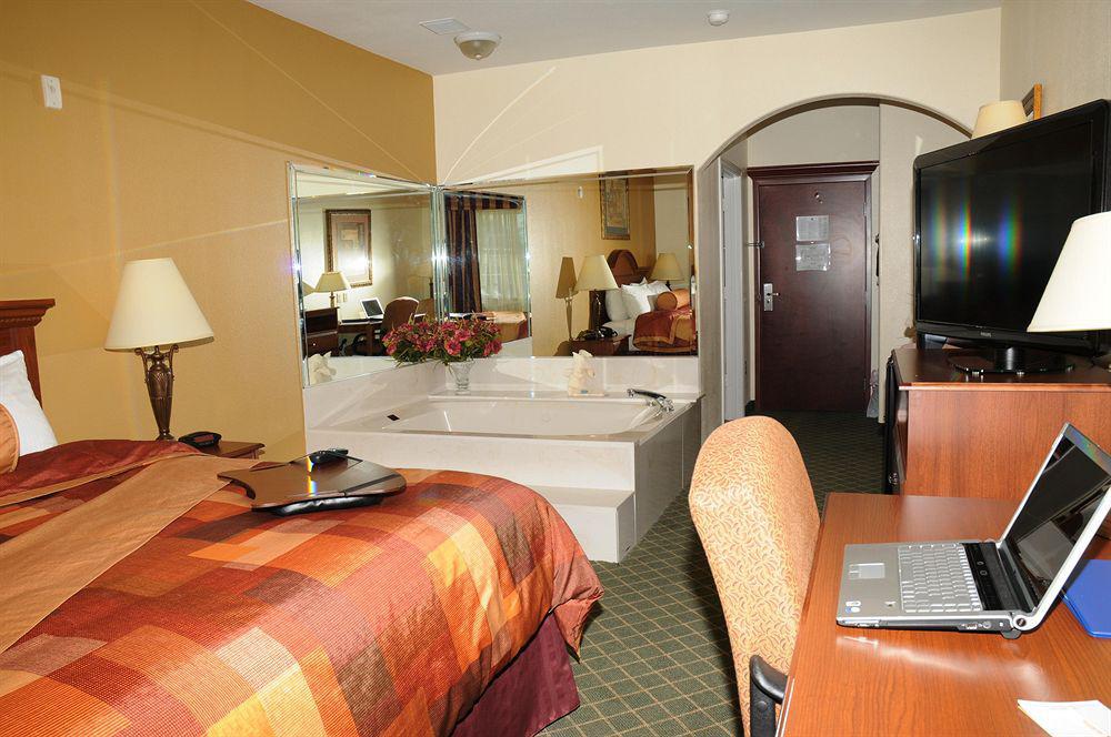 Best Western Plus Houston Atascocita Inn & Suites Humble Room photo
